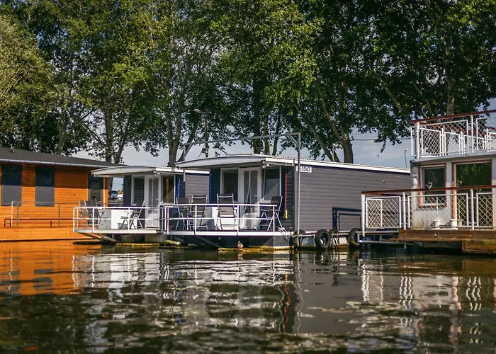 Lakohajo, Uszohaz - Tisza-To