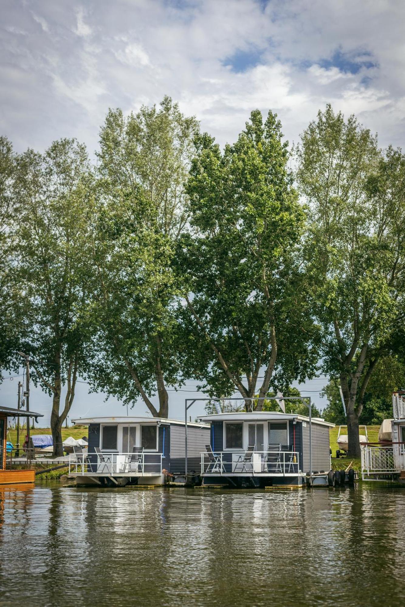 Lakohajo, Uszohaz - Tisza-to * Tiszafured