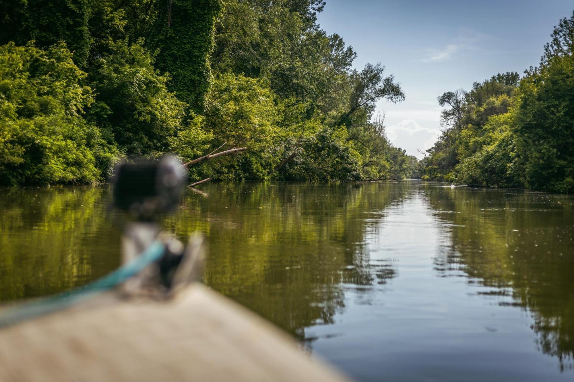 Lakohajo, Uszohaz - Tisza-to Botel *