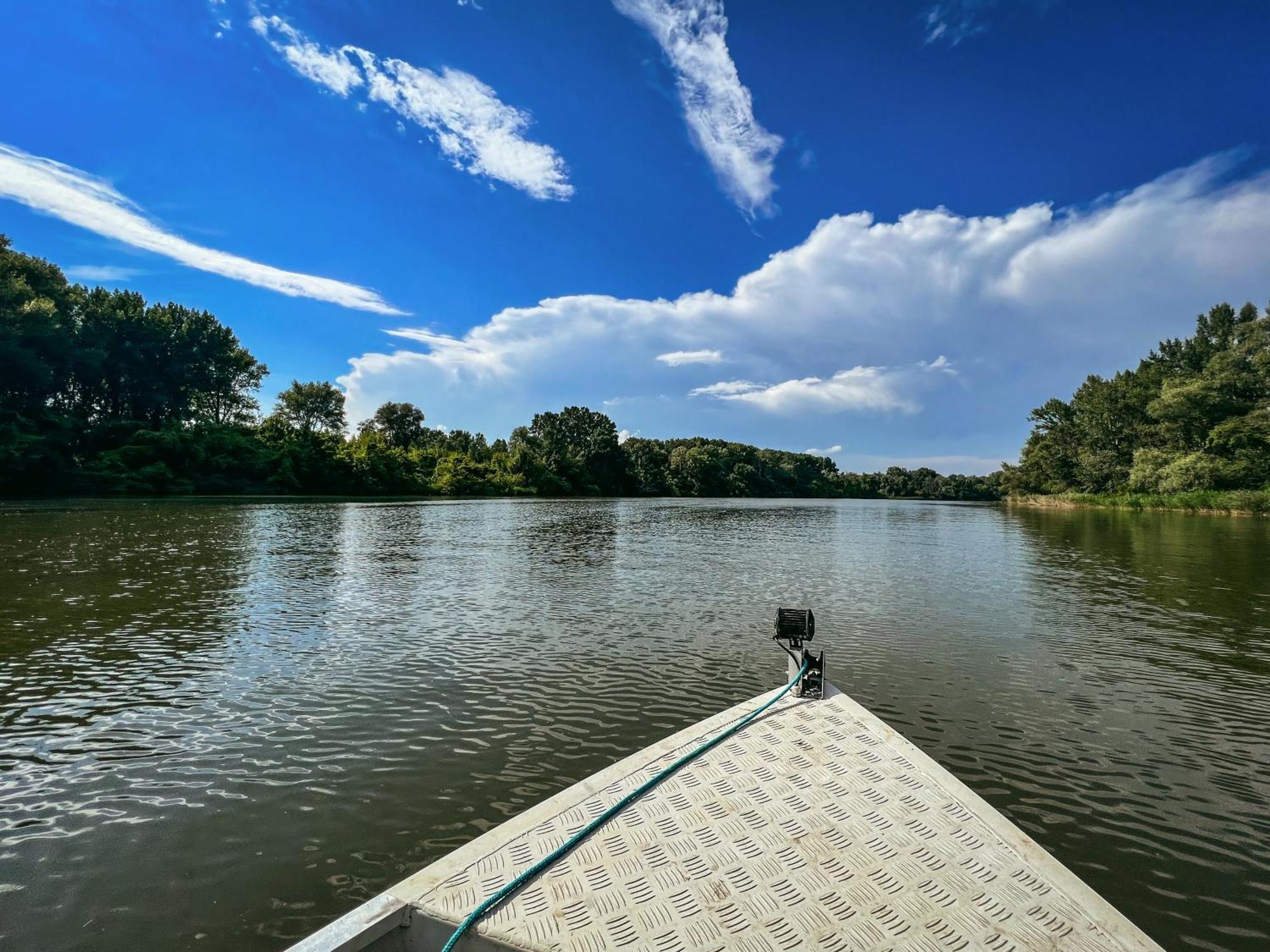 Lakohajo, Uszohaz - Tisza-to Botel Tiszafured